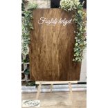 Köszöntő tábla fa bérelhető  Foglalj helyet 4000 Ft 