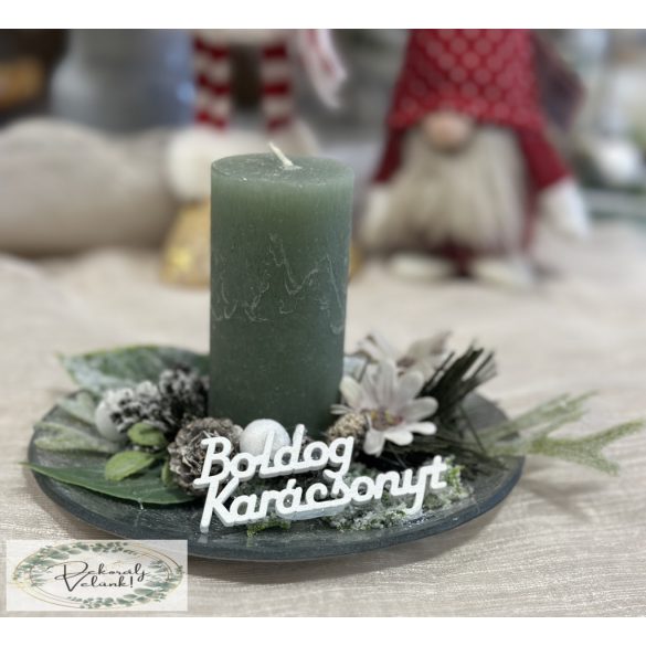 Asztali dísz dekor kör üvegtálon gyertyával termésekkel zöld karácsony advent 