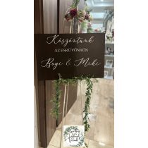   Köszöntő tábla fa bérelhető  Köszöntünk az esküvőnkön 4000 Ft 