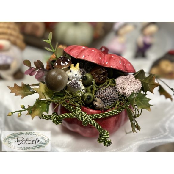 Tök kerámia 11 cm magenta festett alap mókussal sünivel termésekkel