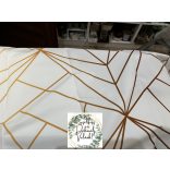 Fotófal bérelhető fehér alapon geometrikus mintás 10.000 Ft/db vinyl
