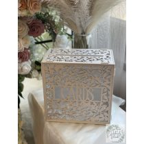   Fehér fém állvány köszöntő táblákhoz  bérelhető 3000 Ft 