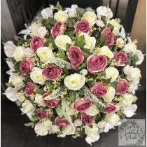 Koszorú 50 cm gyönyörű selyem virágokkal