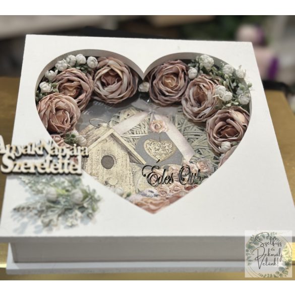 Anyák napjára szeretettel dekoráció fehér 25*25 cm dobozban 