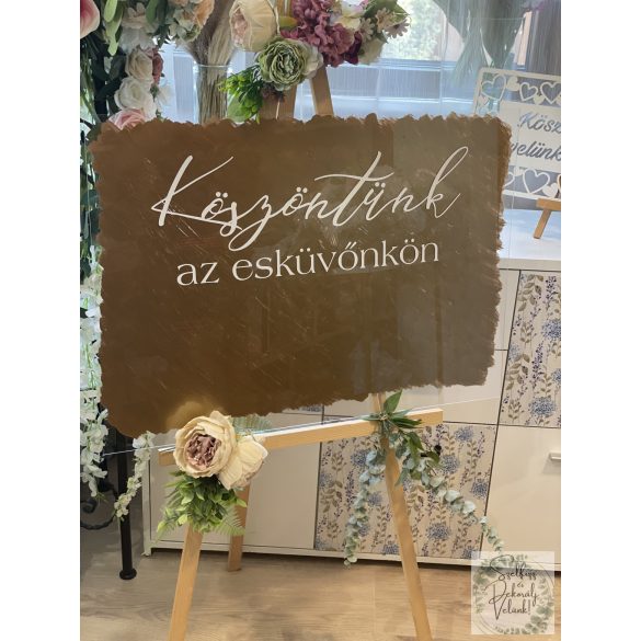 Köszöntő tábla plexi arany  'Köszöntünk az esküvőnkön ' bérelhető 4000 Ft/alkalom