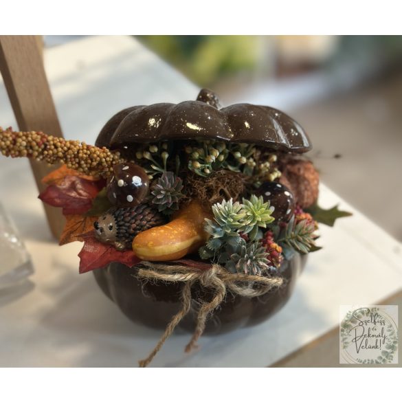 Tök kerámia 11 cm barna festett alap mókussal sünivel termésekkel