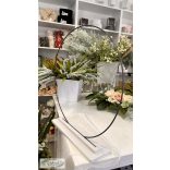 Karika fehér fa talppal 34 cm fém színű karikával,  díszíthető