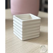 Kaspó kocka barázdákkal fehér7,5*7,5cm
