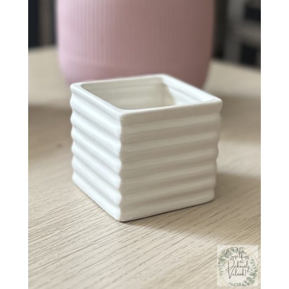 Kaspó kocka barázdákkal fehér7,5*7,5cm