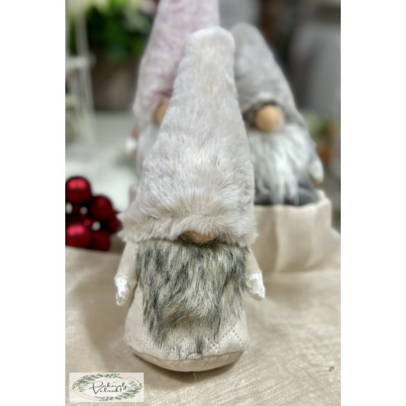 Figura manó álló 28 cm szörmés sapkában_1033